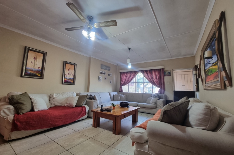 5 Bedroom Property for Sale in Humansdorp Eastern Cape